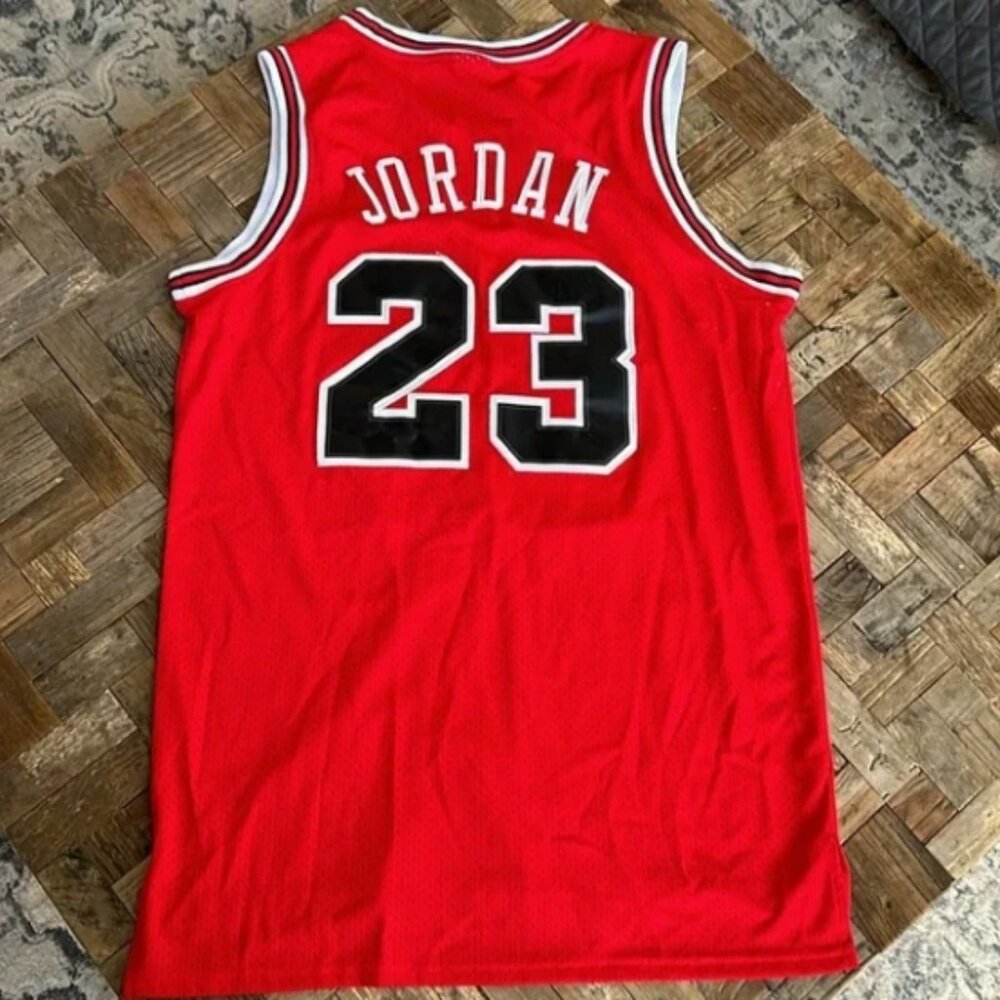 Michael Jordan Chicago bulls jersey - Picture 3 of 4